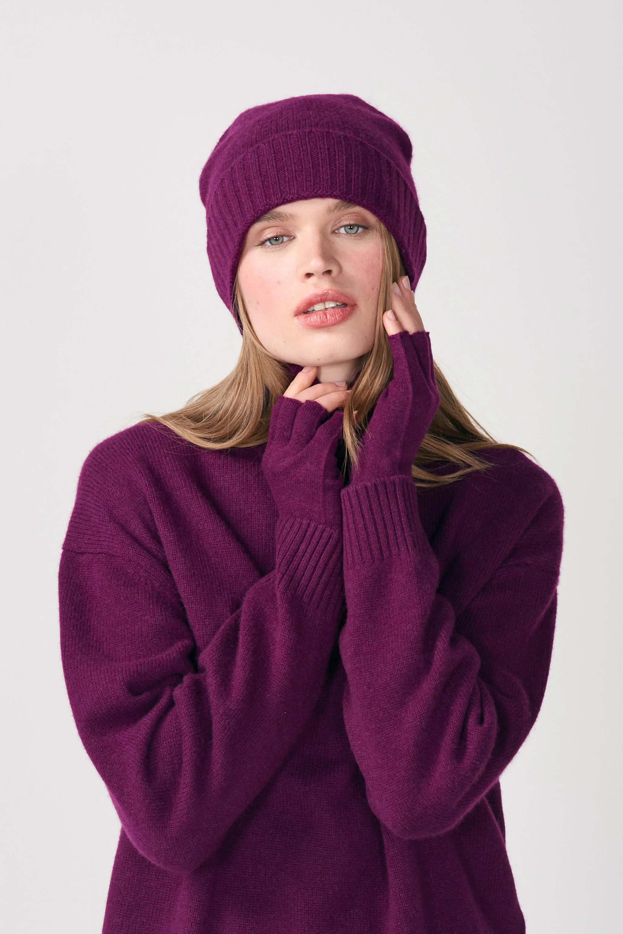 Cashmere Turn Back Hat in Beetroot